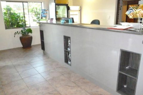 Castle Motor Lodge - Accommodation Broadbeach 5