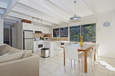 De Angelis Beach House - Accommodation Broadbeach 4