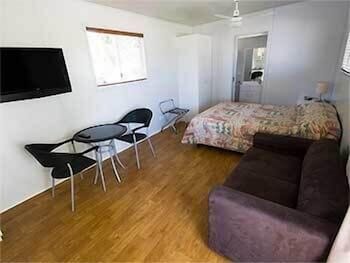 Tropical Beach Caravan Park - Accommodation Broadbeach 5