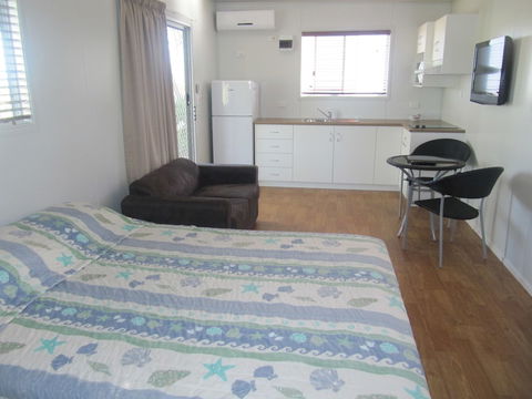 Tropical Beach Caravan Park - Accommodation Broadbeach 4