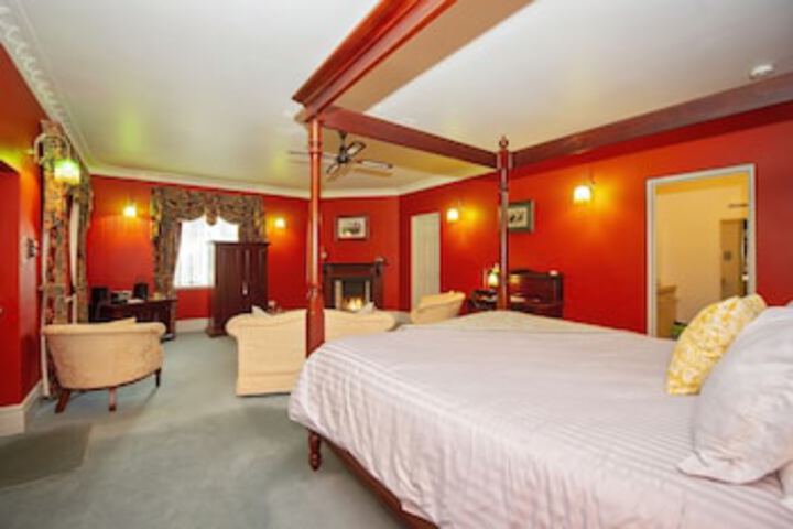Zeerust ACT Accommodation Broadbeach