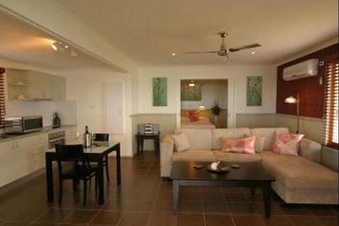 Kiama Harbour Cabins - Accommodation Broadbeach 6