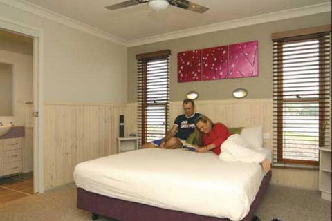 Kiama Harbour Cabins - Accommodation Broadbeach 2