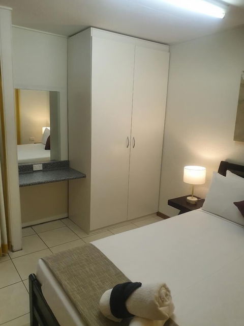 Ocean Breeze Units - Accommodation Broadbeach 3