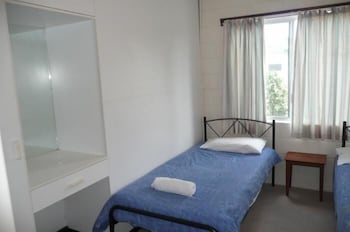 Ocean Breeze Units - Accommodation Broadbeach 4