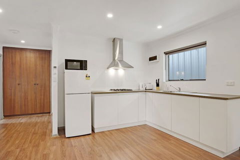 Adelaide Holiday Homes - Accommodation Broadbeach 7