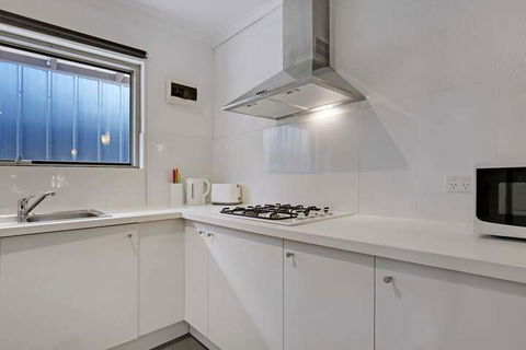 Adelaide Holiday Homes - Accommodation Broadbeach 6