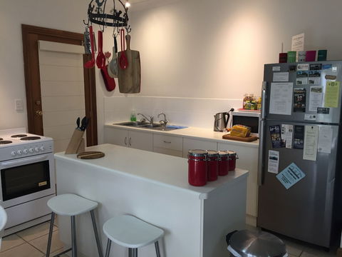 Clarevale Cottage B&B - Accommodation Broadbeach 6