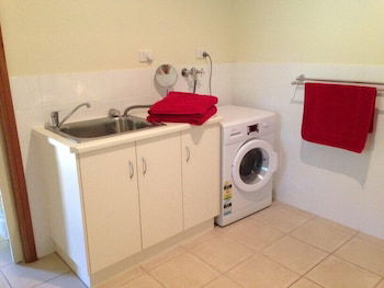 Clarevale Cottage B&B - Accommodation Broadbeach 0