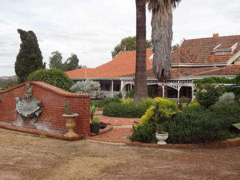 Hillside Country Retreat - Accommodation Broadbeach 3