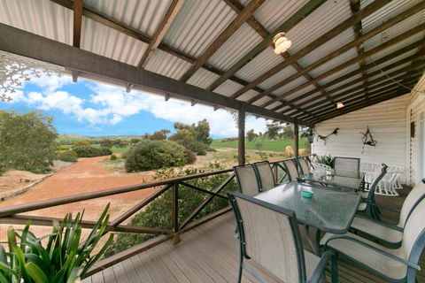 Hillside Country Retreat - Accommodation Broadbeach 6