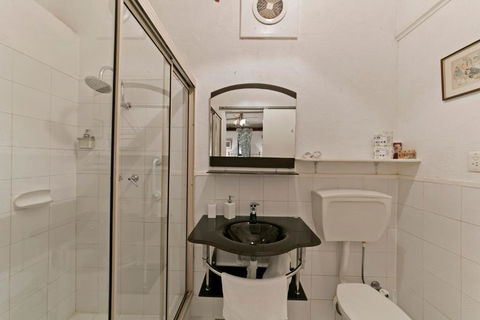 Hillside Country Retreat - Accommodation Broadbeach 2