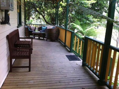 Cygnets Secret Garden Bed & Breakfast - Accommodation Broadbeach 0