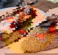 Flirting Shadows - Accommodation Broadbeach