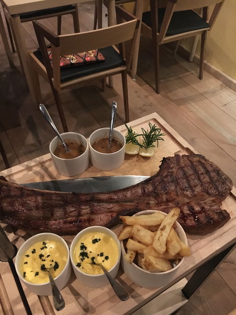 A Hereford Beefstouw - Accommodation Broadbeach 2