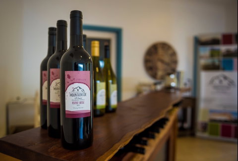 Mountainside Wines - Accommodation Broadbeach 2