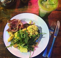 Big Table - Accommodation Broadbeach