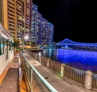 La Vue Waterfront Restaurant - Accommodation Broadbeach