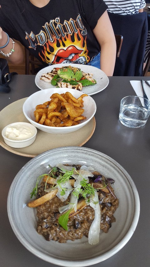 Public - Accommodation Broadbeach 9