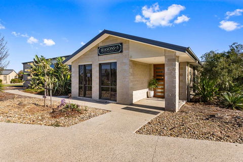 Quality Suites Point Cook Seasons 5 - Accommodation Broadbeach 1