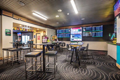 Atherton Hotel - Accommodation Broadbeach 5