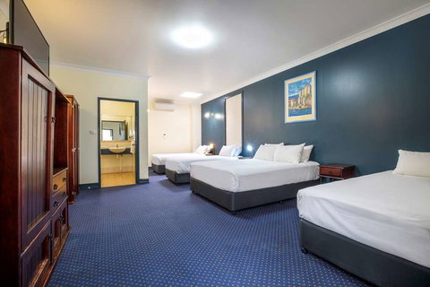 Atherton Hotel - Accommodation Broadbeach 7
