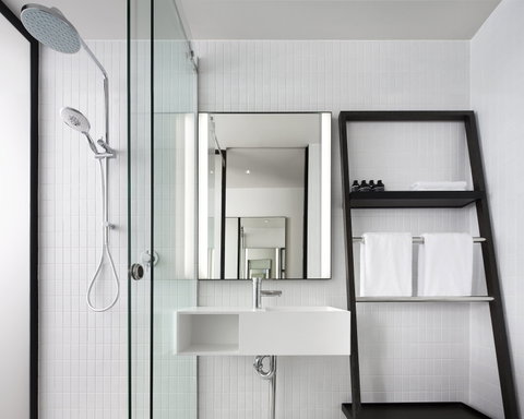Little National Hotel - Accommodation Broadbeach 3