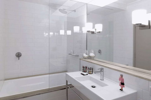 QT Canberra - Accommodation Broadbeach 17