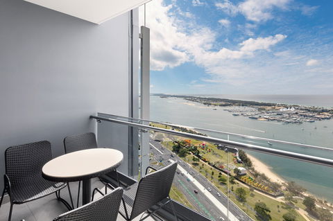 Meriton Suites Southport - Accommodation Broadbeach 0