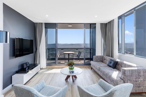 Meriton Suites Southport - Accommodation Broadbeach 1