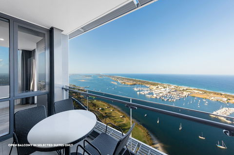 Meriton Suites Southport - Accommodation Broadbeach 3