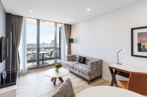 Meriton Suites Southport - Accommodation Broadbeach 4