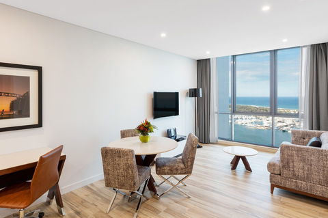 Meriton Suites Southport - Accommodation Broadbeach 8