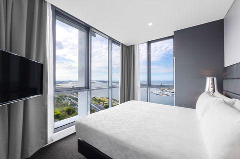 Meriton Suites Southport - Accommodation Broadbeach 9