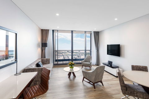Meriton Suites Southport - Accommodation Broadbeach 10