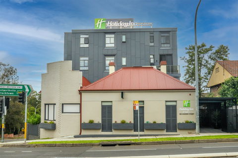 Holiday Inn Stes Parramatta Mar - Accommodation Broadbeach 1
