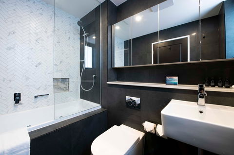 Holiday Inn Stes Parramatta Mar - Accommodation Broadbeach 5