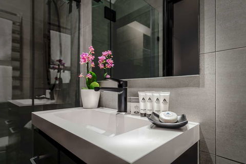 Crest On Park - Accommodation Broadbeach 2