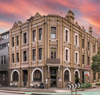 The Vulcan Hotel - Accommodation Broadbeach