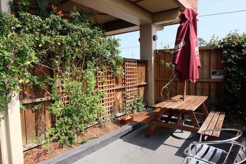 St Georges Motor Inn - Accommodation Broadbeach 16