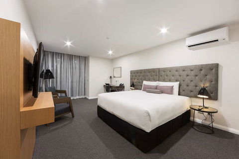 Avenue Hotel Canberra - Accommodation Broadbeach 2
