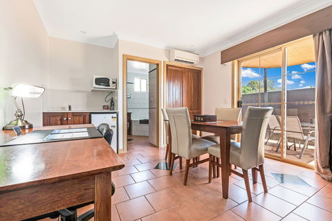 The Georgian Motor Lodge - Accommodation Broadbeach 0