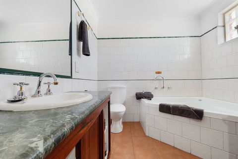 The Georgian Motor Lodge - Accommodation Broadbeach 1