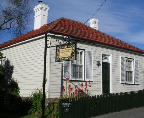 Alice's Cottages - Accommodation Broadbeach 0