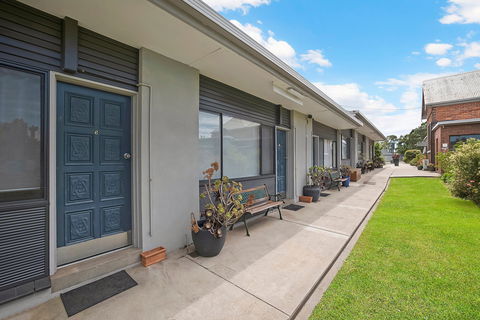 Hamilton Lakeside Motel - Accommodation Broadbeach 0