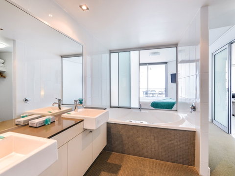 Grand Mercure Apartments Bargara - Accommodation Broadbeach 6