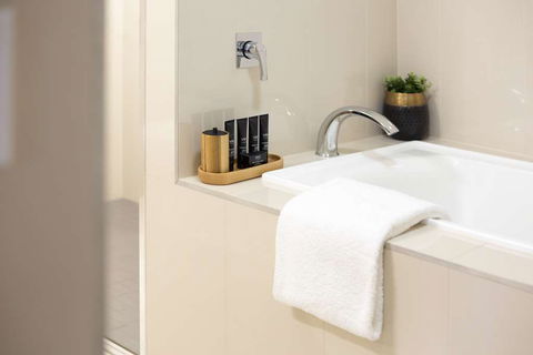 H On Smith Hotel - Accommodation Broadbeach 3