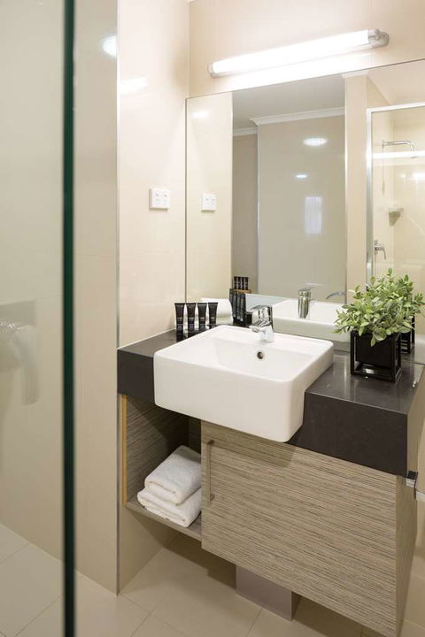 H On Smith Hotel - Accommodation Broadbeach 7