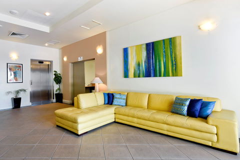 Metro Advance Apartments & Hotel - Accommodation Broadbeach 2