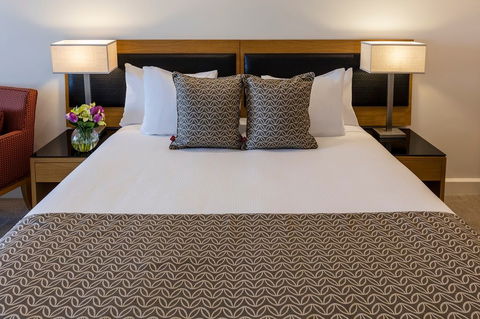 Oaks Elan Darwin - Accommodation Broadbeach 2